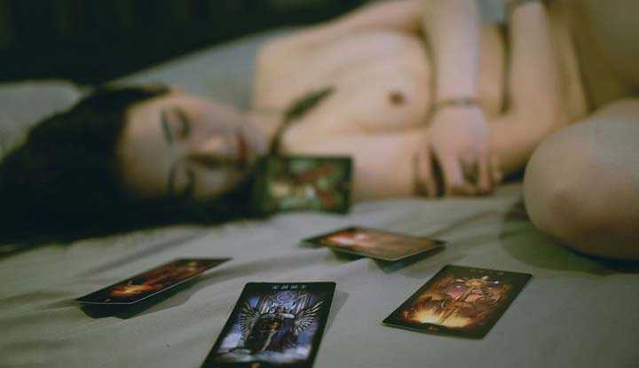 光明黑暗吞噬塔罗少女顶级气质赤裸