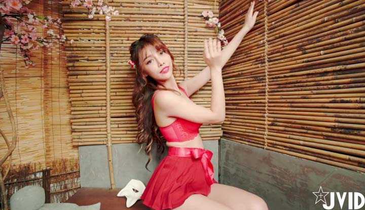 绝品樱花妹！性感女神美乳翘臀大放送 真的太性感了一个眼神就无比销魂