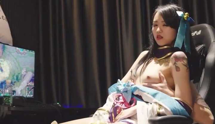 老板为赢比赛 千金小姐主动奉献身体 (LB012)