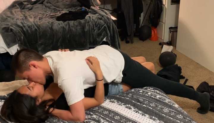 在萨韩混血同学家干她