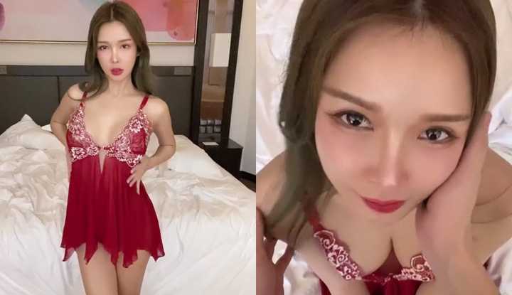 第一视角一起观赏骚气女友的好身材