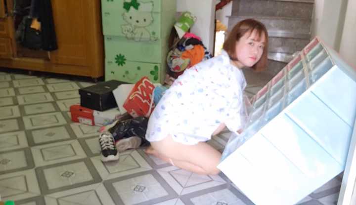 整理家务也不忘放送美乳