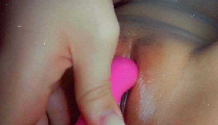 粉嫩小穴需要常常保养才会水水的