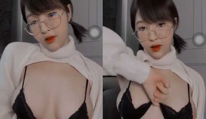 眼镜欲女露奶完假屌，明明三点不露却特别吸引人～