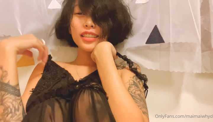 新买的睡衣真的很骚～都露点了啦