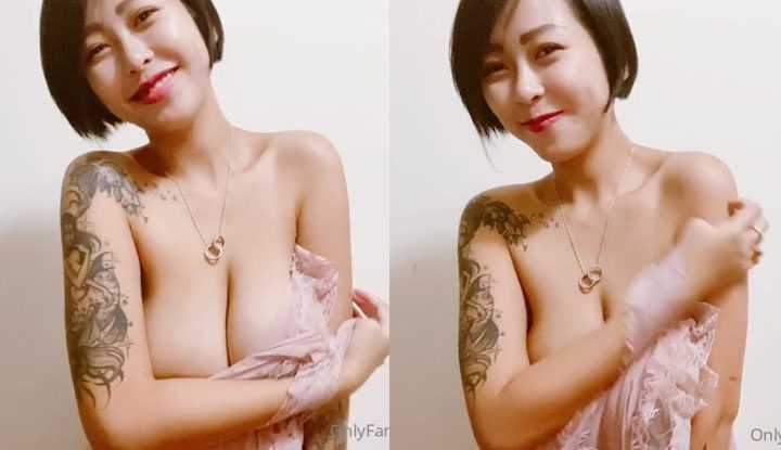 缓缓脱衣耍性感，巨乳快要掉出来了～