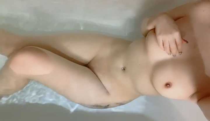 这样子的好身材够吸引你吗？想不想跟我一起泡汤啊？