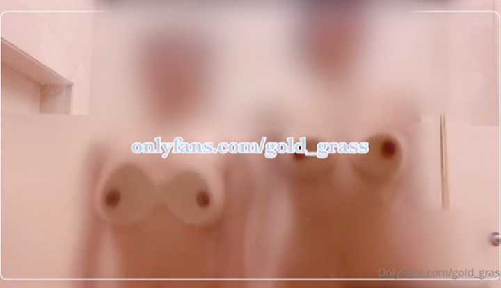 想被我们的巨乳磨蹭吗？