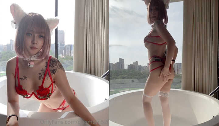 性感猫女在浴室里骚首弄姿