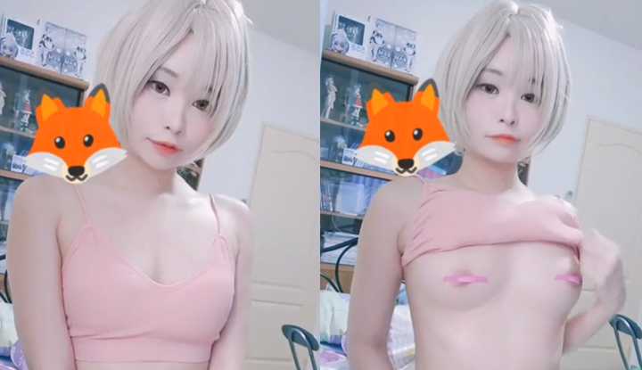 白发魔女全身雪白娇嫩，拉开小可爱露出粉色胸贴好吸引人～