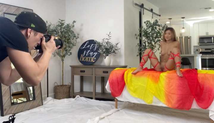 性感宾妹为了拍出粉丝们爱的火辣作品总是干劲十足