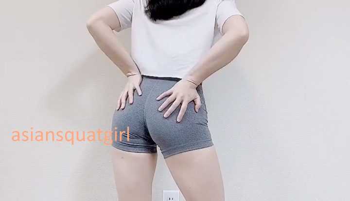 紧身裤的性感诱惑，想要肉棒来抚慰小穴