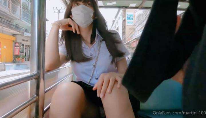 小穴塞入跳蛋坐车一不小心就要高潮了