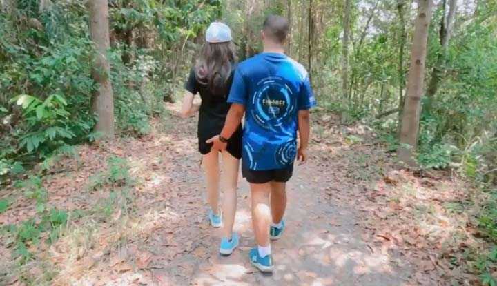 走着走着突然就想来一炮了