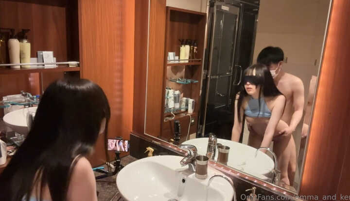 看着镜子操女友特别有感觉