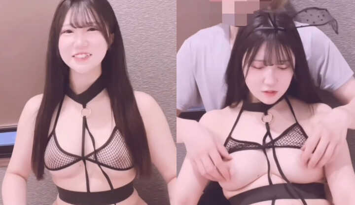 女友喜欢这件情趣内衣，等不及要穿给我看