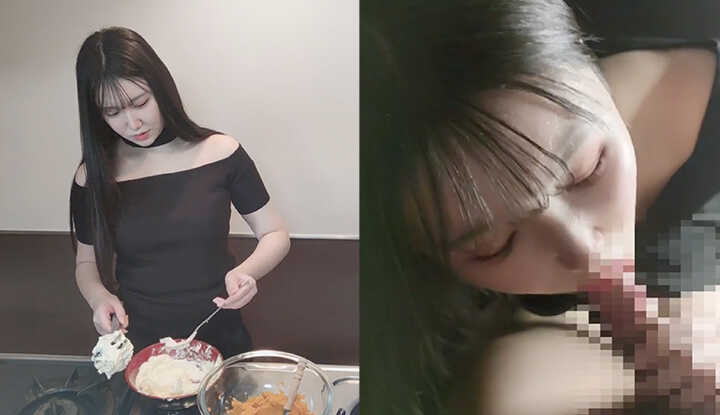 女友在做蛋糕，帮她加一点白酱奶油