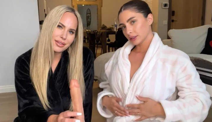 小哥哥的鸡巴又开始调皮了，让我们来帮你解放一下