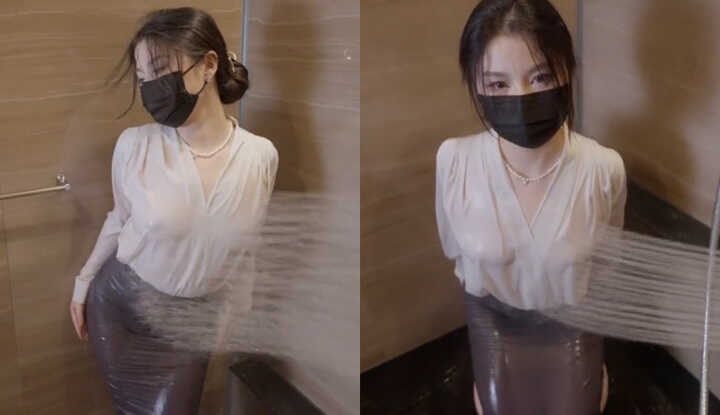 被你喷湿了！你要脱光负责～