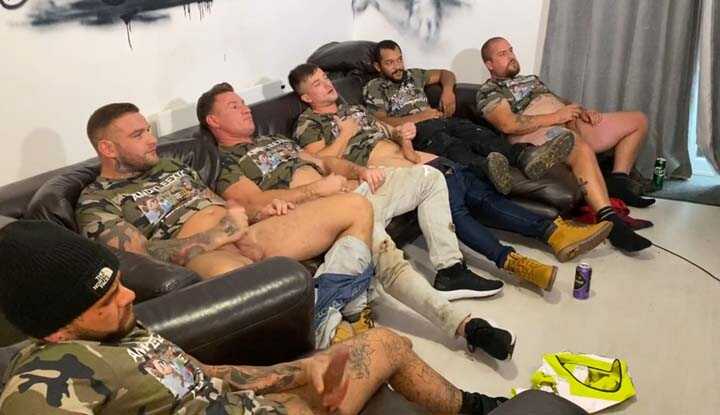 和好兄弟们的手淫派对 1/3