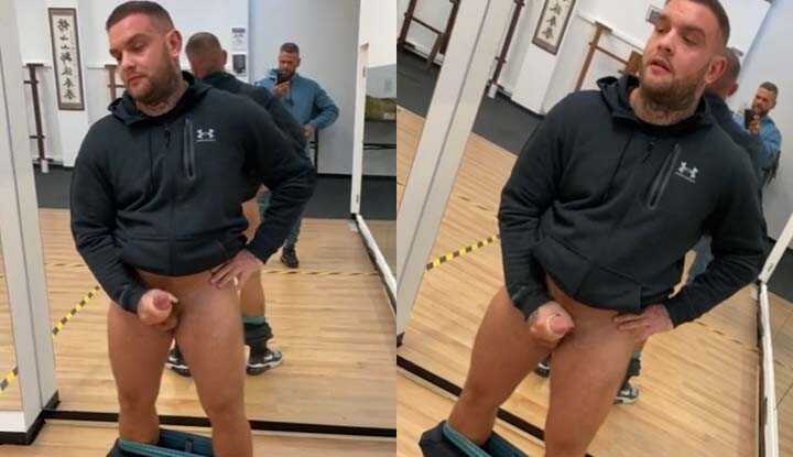 在朋友面前手淫有种莫名兴奋感