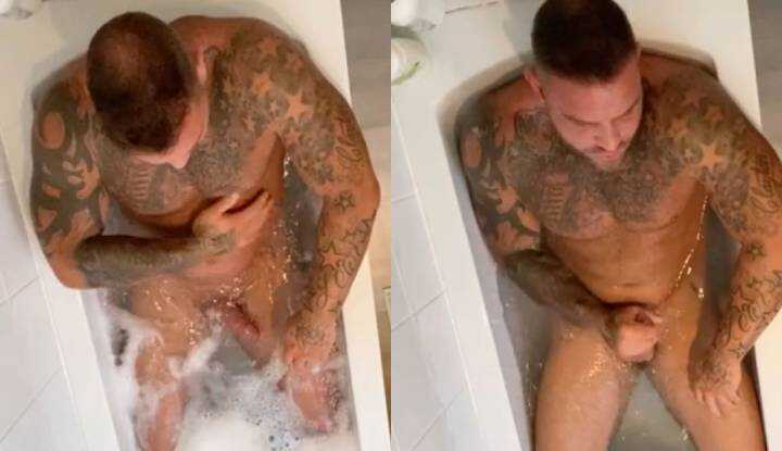 经历完忙碌的一天，Andy Lee最喜欢用射精做一天的收尾