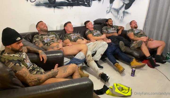 周末就要找一堆好朋友一起看片尻枪