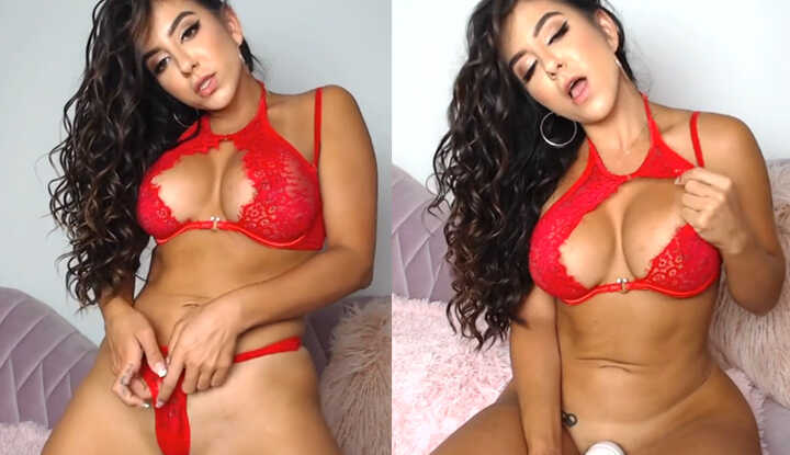 Lena The Plug 用玩具玩弄穴穴