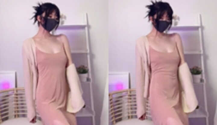 HongKongDoll 穿着睡衣偷偷骚一下