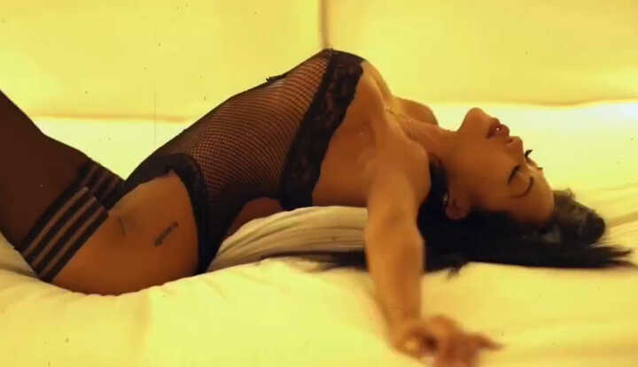 CJ Miles -性感火辣女郎的诱惑在床上需要你的陪伴