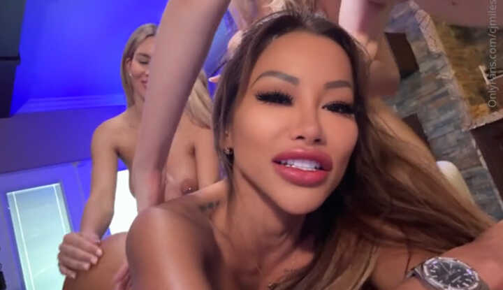 CJ Miles-享受女王般的多人按摩