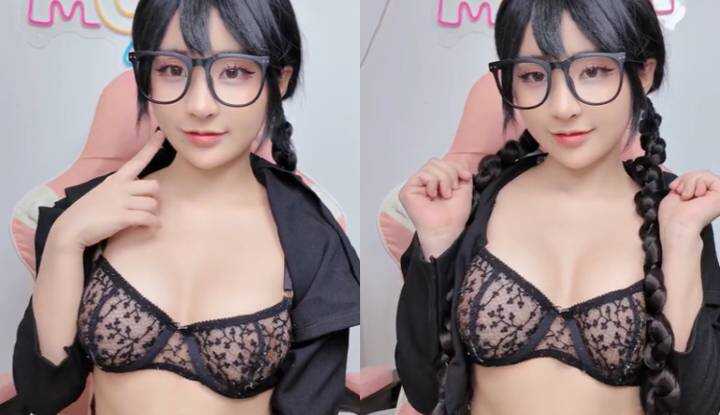 Yuumeilyn-扮演眼镜妹装可爱自拍诱惑 Onlyfans video leaked