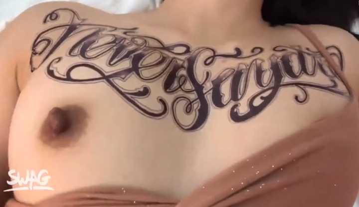 有着最大亮点美乳18岁女孩 中场休息后继续打内射炮