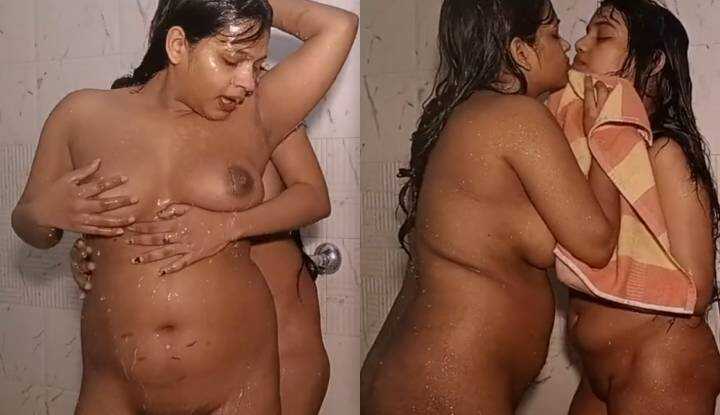 偷偷和好姊妹一起洗澡，互相爱抚彼此