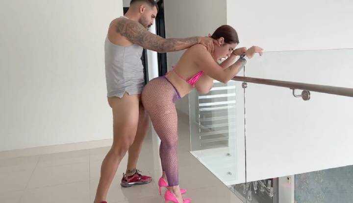 饥渴巨臀继妹想要被哥哥好好猛操一顿