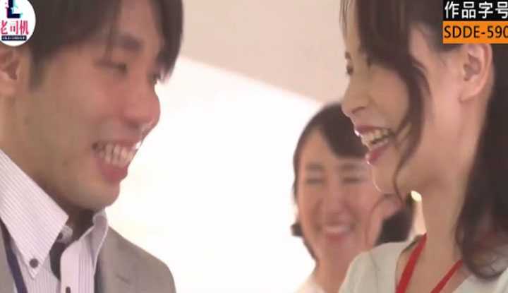 [鉴黄老司机][2021-05-12] 在聚会中，一群年轻人互相学习增加知识