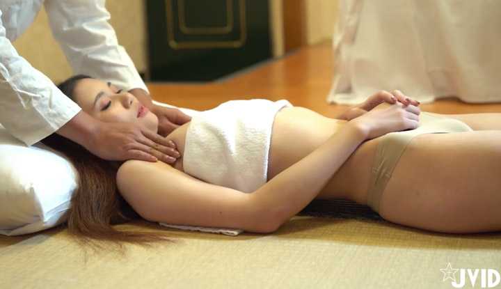 超舒服初体验子宫颈精油按摩绝顶高潮性体验不自觉求技师进入身体