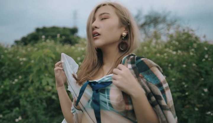 21才素人「莎莎」翘尻自慰实况！