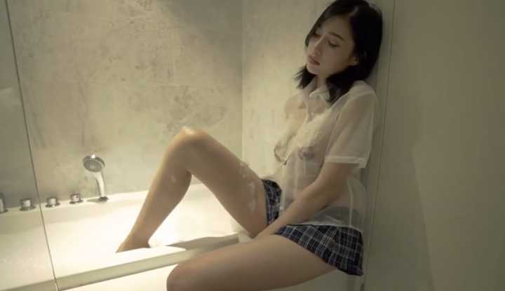 麻豆女神微爱视频 学妹透视制服 E奶粉乳在玻璃前摩擦直到生火