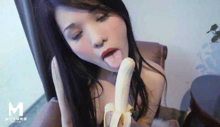 麻豆女神微爱视频 路上搭讪失败 运用工具让她成为奴隶