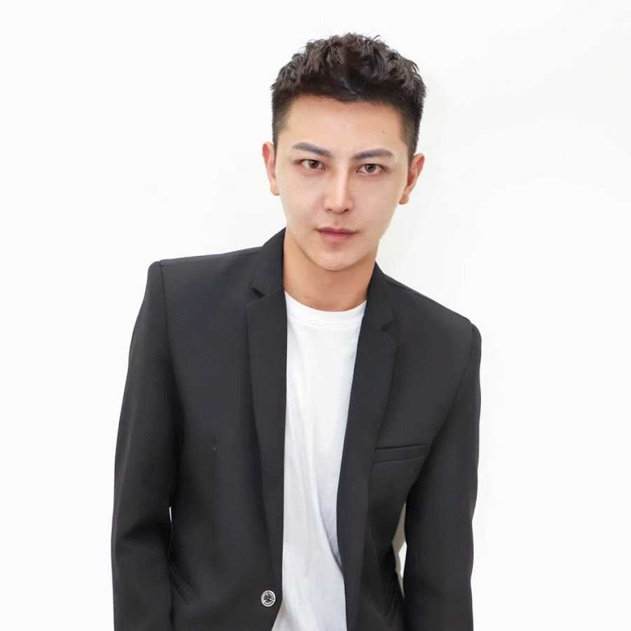 Youtuber @Avis__0207