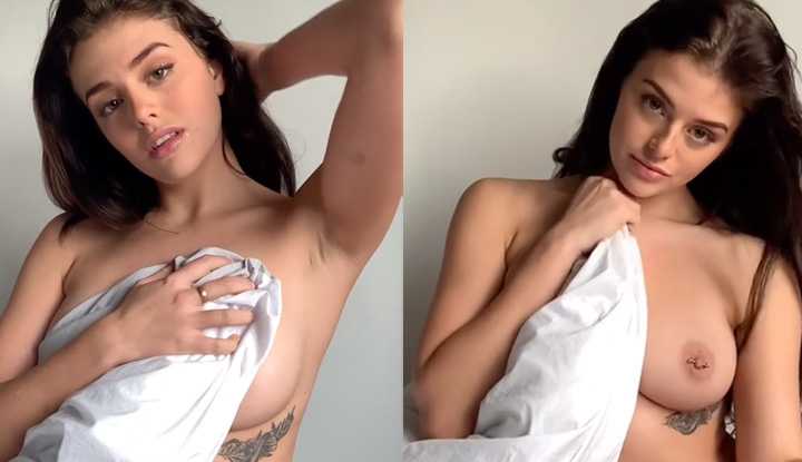 [欧美] 美乳正妹骚首弄姿～趴在床上还不来操