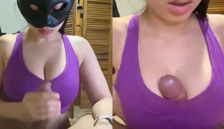 O站巨乳女神 阿多拉，直接把鸡巴放进巨乳里