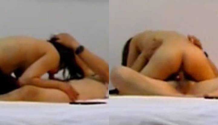 女人脱衣我就受不了了，马上把大鸡巴塞入