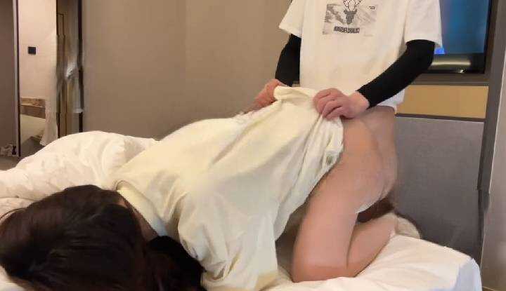 学妹第一次做爱，被肏的哀哀叫
