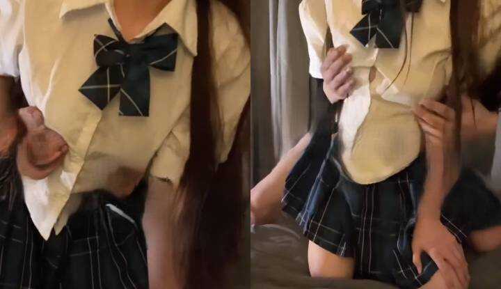妹妹穿上学生服后，让我更想上她了