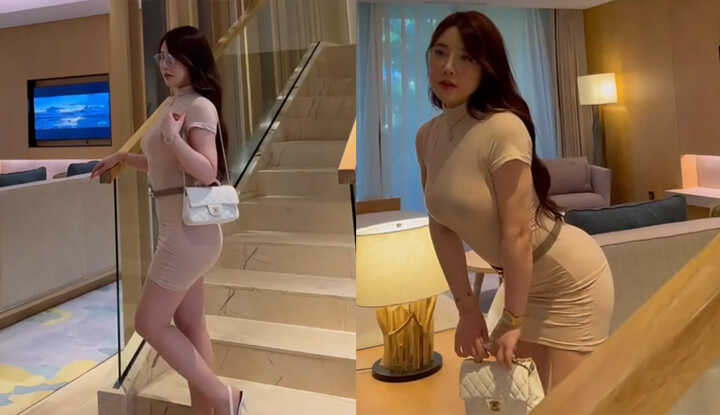 秀人模特儿小海臀Rena，性感紧身套装前凸后翘的性感身材