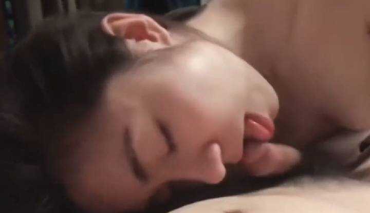 小母狗仿佛是为了舔肉棒而生