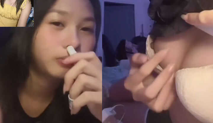 [泰国]  大奶少女自拍聊色，偷偷拉开内衣露出粉奶