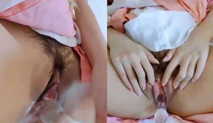 宅男女神福利！极品百变萝莉型嫩妹反差婊，COS甄姬-游园惊梦，多节大头水晶棒抽插